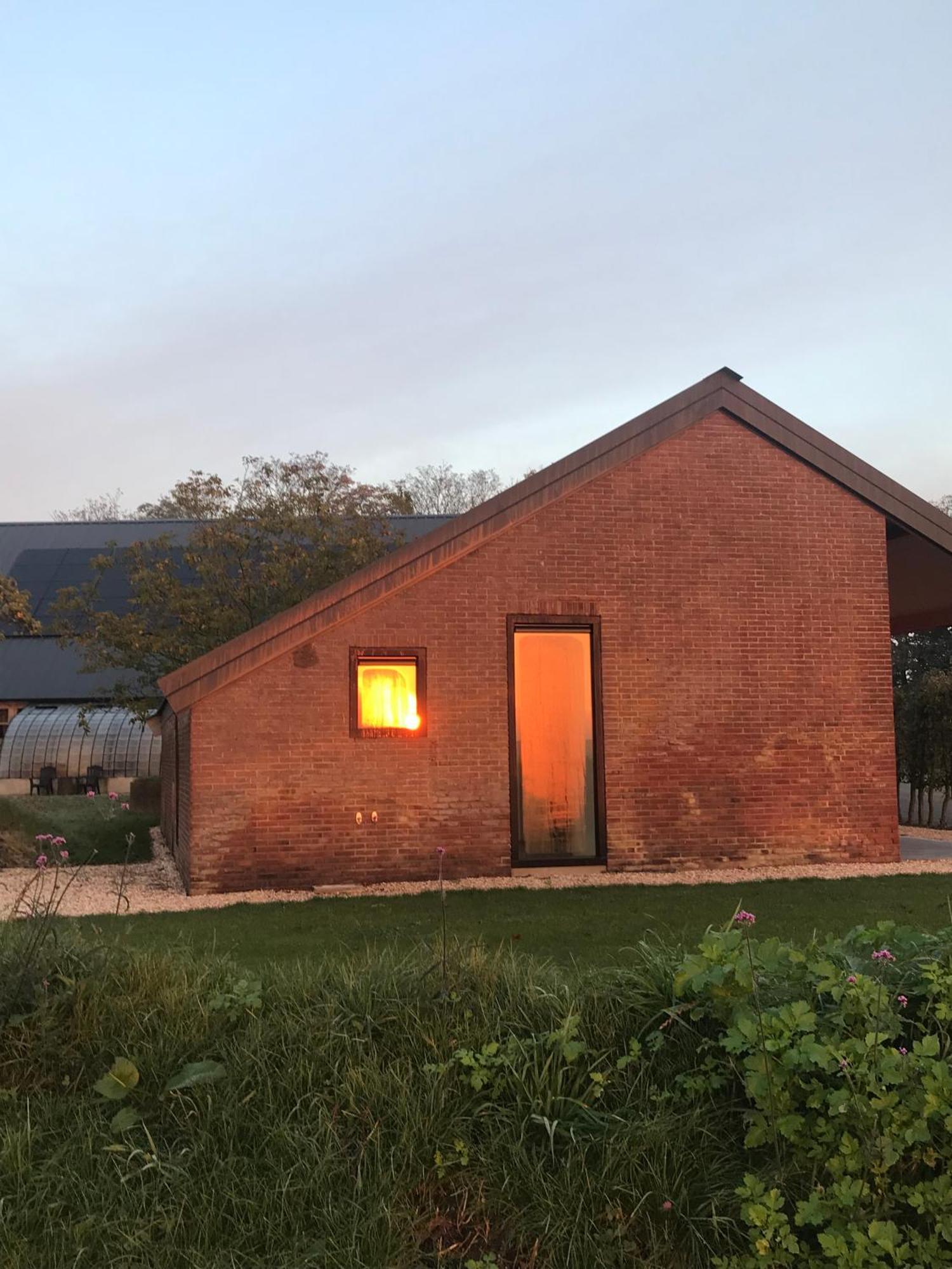 克拉亨堡Bed En Brood In De Kapschuur - Boerderij De Zuiderkrib住宿加早餐旅馆 外观 照片